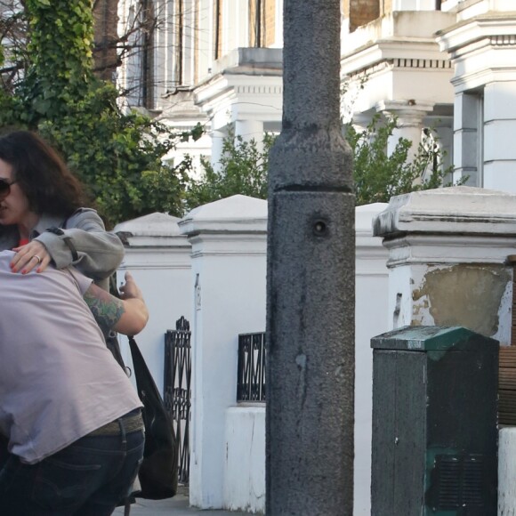 Exclusif - Ronnie Wood sort de son domicile accompagné de sa femme Sally Humphreys et ses filles Alice Rose Wood et Gracie Jane Wood à Londres, le 4 avril 2017 © CPA/Bestimage