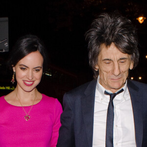 Sally Humphreys et son mari Ronnie Wood arrivent aux Tusk Conservation Awards à Londres, le 30 novembre 2016.