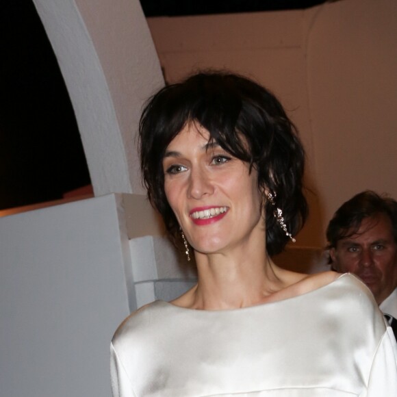 Clotilde Hesme prenait part le 24 mai 2017 au dîner organisé par Chanel et Vanity Fair au restaurant Tetou à Golfe Juan en marge du 70e Festival de Cannes.