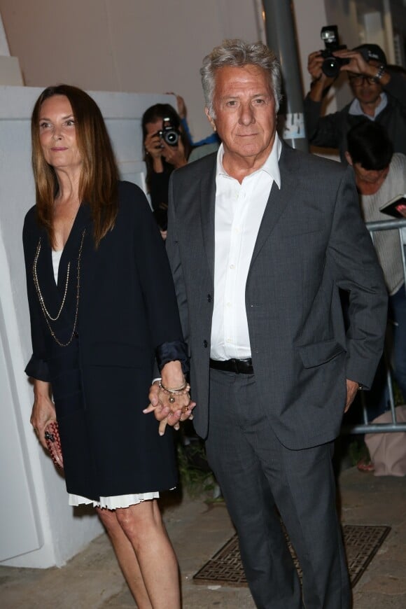Dustin Hoffman et sa femme Lisa prenaient part le 24 mai 2017 au dîner organisé par Chanel et Vanity Fair au restaurant Tetou à Golfe Juan en marge du 70e Festival de Cannes.