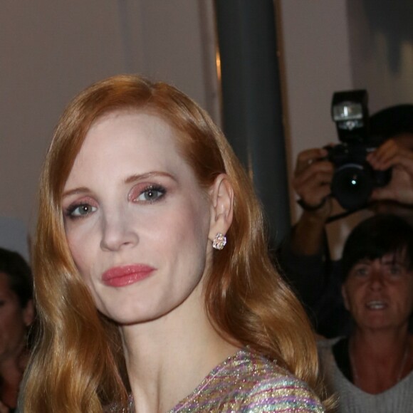 Jessica Chastain prenait part le 24 mai 2017 au dîner organisé par Chanel et Vanity Fair au restaurant Tetou à Golfe Juan en marge du 70e Festival de Cannes.