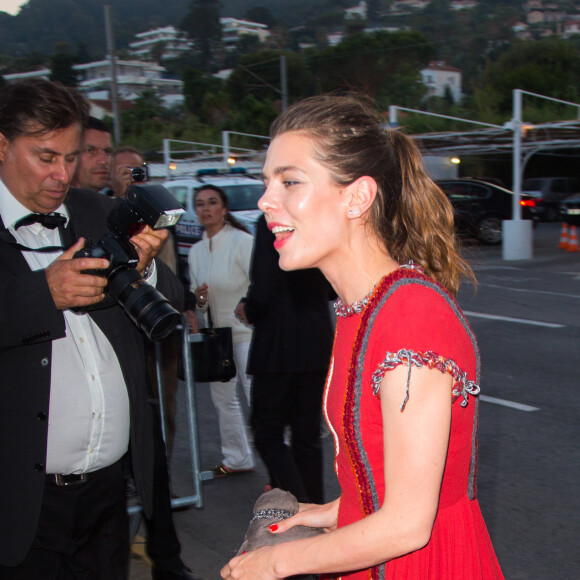 Charlotte Casiraghi prenait part le 24 mai 2017 au dîner organisé par Chanel et Vanity Fair au restaurant Tetou à Golfe Juan en marge du 70e Festival de Cannes.