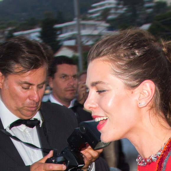 Charlotte Casiraghi prenait part le 24 mai 2017 au dîner organisé par Chanel et Vanity Fair au restaurant Tetou à Golfe Juan en marge du 70e Festival de Cannes.