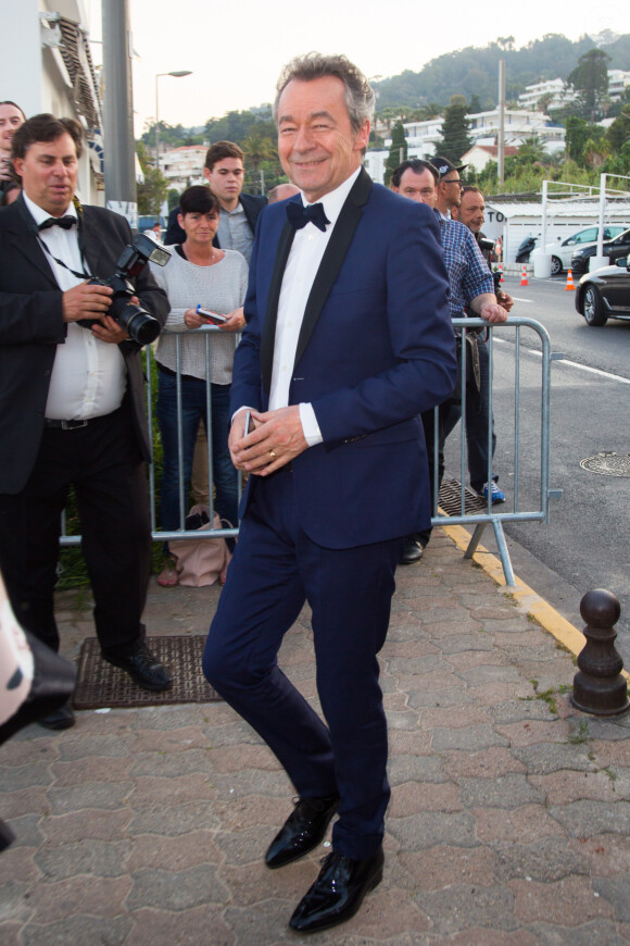 Michel Denisot prenait part le 24 mai 2017 au dîner organisé par Chanel et Vanity Fair au restaurant Tetou à Golfe Juan en marge du 70e Festival de Cannes.