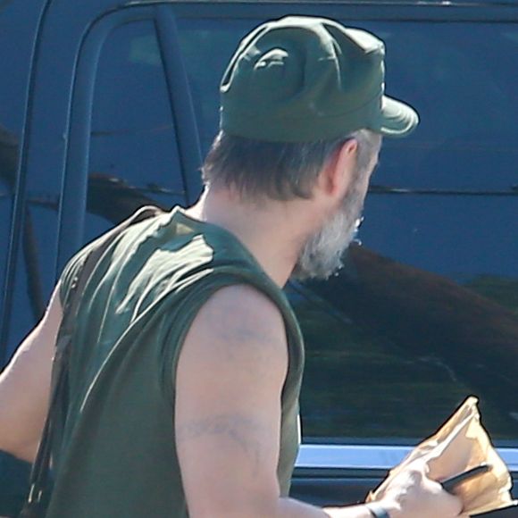 Colin Farrell semble vouloir adoucir son image de Bad Boy. Il vient d'effacer sur son bras droit un tatouage tribal d'inspiration tahitienne (voir archives de février 2010) . L'acteur est actuellement sur le tournage de "Killing of a sacred Deer" le 1 er septembre 2016 à Cincinnati.