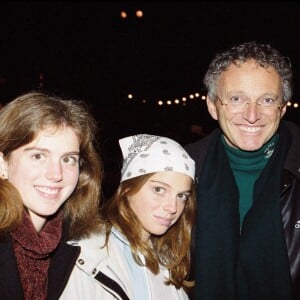 Nelson Monfort et ses filles Isaure et Victoria à Paris en 2000.