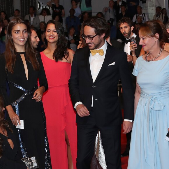 Ségolène Royal, son fils Thomas Hollande, sa compagne Emilie Broussouloux avec quatre autres invités - Montée des marches du film "You Were Never Really Here" lors du 70e Festival International du Film de Cannes. Le 27 mai 2017. © Borde-Jacovides-Moreau/Bestimage