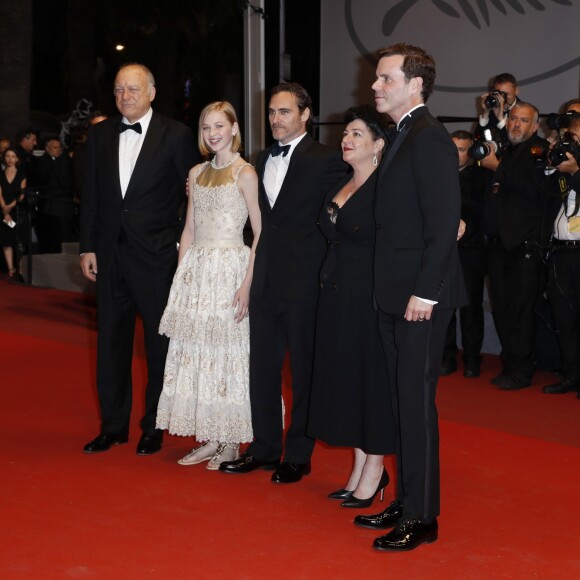 John Doman, Ekaterina Samsonov, Joaquin Phoenix, Lynne Ramsay et Alex Manette - Montée des marches du film "You Were Never Really Here" lors du 70e Festival International du Film de Cannes. Le 27 mai 2017. © Borde-Jacovides-Moreau/Bestimage