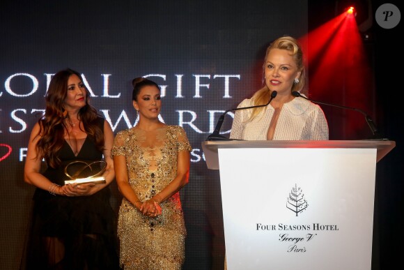 Exclusif - Prix Spécial - No Web No Blog - Maria Bravo, Pamela Anderson et Eva Longoria, présidente d'honneur de l’événement, était vêtue d’une création Marchesa, parée de bijoux Messika (partenaire officiel) et délicatement parfumée par "Accord 119", senteurs de la Maison Caron (partenaire officiel), lors de la 8ème édition du dîner du Global Gift Gala à l’hôtel Four Seasons George V à Paris, France, le 16 mai 2017. P. Anderson a reçu The Global Gift Philantropist Award, O. Collins a reçu The Global Gift Philantropist Award et V. Messika a reçu The Global Gift Philanthropreneur Award. Cet événement est soutenu par les bijoux MESSIKA et les Parfums CARON, tous deux partenaires officiels. © Dominique Jacovides/Bestimage Exclusive - For Germany Call For Price - No Web No Blog - Celebs during the dinner at the 8th edition of Global Gift Gala held at the Four Seasons George V hotel in Paris, France, on May 16, 2017.16/05/2017 - Paris