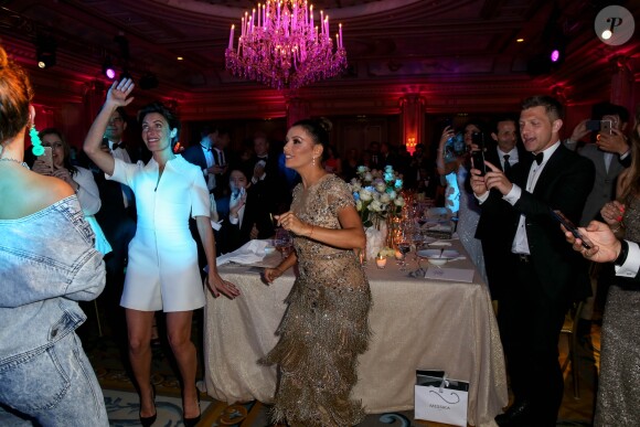 Exclusif - Alessandra Sublet et Eva Longoria, présidente d'honneur de l'événement, était vêtue d'une création Marchesa, parée de bijoux Messika (partenaire officiel) et délicatement parfumée par "Accord 119", senteurs de la Maison Caron (partenaire officiel), lors de la 8ème édition du dîner du Global Gift Gala à l'hôtel Four Seasons George V à Paris, France, le 16 mai 2017. P. Anderson a reçu The Global Gift Philantropist Award, O. Collins a reçu The Global Gift Philantropist Award et V. Messika a reçu The Global Gift Philanthropreneur Award. Cet événement est soutenu par les bijoux MESSIKA et les Parfums CARON, tous deux partenaires officiels. © Dominique Jacovides/Bestimage