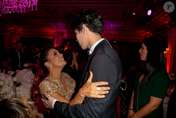 Exclusif - Prix Spécial - No Web No Blog - Eva Longoria, présidente d'honneur de l’événement, était vêtue d’une création Marchesa, parée de bijoux Messika (partenaire officiel) et délicatement parfumée par "Accord 119", senteurs de la Maison Caron (partenaire officiel), et Dimash Kudaibergen (Star de la chanson en Asie et au Kazakhstan) lors de la 8ème édition du dîner du Global Gift Gala à l’hôtel Four Seasons George V à Paris, France, le 16 mai 2017. P. Anderson a reçu The Global Gift Philantropist Award, O. Collins a reçu The Global Gift Philantropist Award et V. Messika a reçu The Global Gift Philanthropreneur Award. Cet événement est soutenu par les bijoux MESSIKA et les Parfums CARON, tous deux partenaires officiels. © Dominique Jacovides/Bestimage Exclusive - For Germany Call For Price - No Web No Blog - Celebs during the dinner at the 8th edition of Global Gift Gala held at the Four Seasons George V hotel in Paris, France, on May 16, 2017.16/05/2017 - Paris