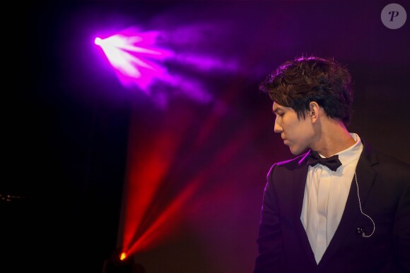 Exclusif - Prix Spécial - No Web No Blog - Dimash Kudaibergen (Star de la chanson en Asie et au Kazakhstan) lors de la 8ème édition du dîner du Global Gift Gala à l'hôtel Four Seasons George V à Paris, France, le 16 mai 2017. P. Anderson a reçu The Global Gift Philantropist Award, O. Collins a reçu The Global Gift Philantropist Award et V. Messika a reçu The Global Gift Philanthropreneur Award. Cet événement est soutenu par les bijoux MESSIKA et les Parfums CARON, tous deux partenaires officiels. © Dominique Jacovides/Bestimage Exclusive - For Germany Call For Price - No Web No Blog - Celebs during the dinner at the 8th edition of Global Gift Gala held at the Four Seasons George V hotel in Paris, France, on May 16, 2017.16/05/2017 - Paris