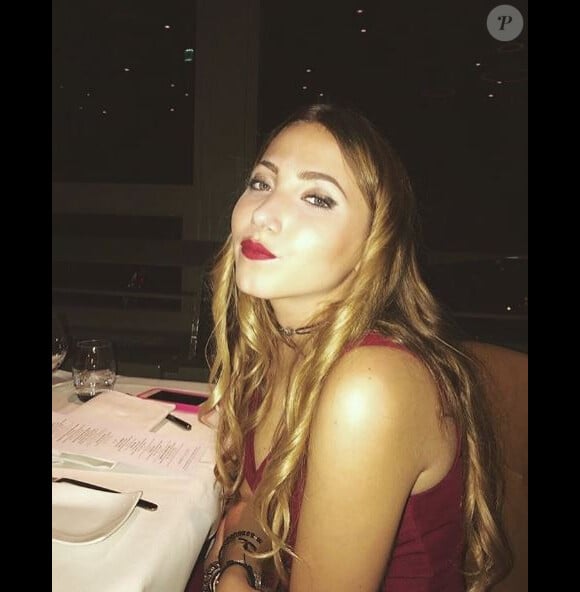 Simon Castaldi est en couple avec une certaine Johanna.
