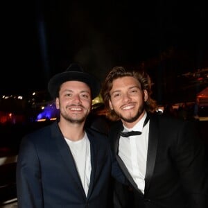 Kev Adams et Rayane Bensetti à la Soirée Orange Cinéma sur la plage du Majestic lors du 70ème Festival International du Film de Cannes, France, le 20 mai 2017. © Rachid Bellak/Bestimage