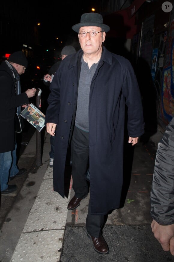 Exclusif - Jean Reno sort de l'enregistrement de l'émission de télévision "C à Vous" à Paris, France, le 2 janvier 2017.