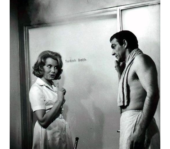 Molly Peters et Sean Connery dans Opération Tonnerre (1965)