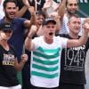 Dragan et Dzenita, les parents de Kristina Mladenovic, et son frère Luka fous de joie dans les tribunes de Roland-Garros à Paris, le 2 juin 2017, lors de sa qualification pour les huitièmes de finale du tournoi. © Jacovides-Moreau/Bestimage