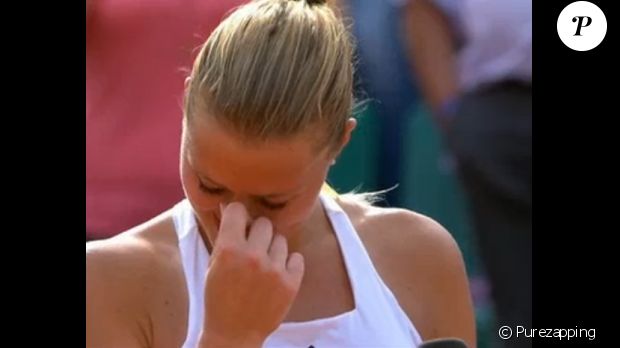 Kristina Mladenovic, ovationnnée par le public, était très émue le 4 juin 2017 après sa qualification pour les quarts de finale de Roland-Garros en battant sur le court Suzanne-Lenglen la tenante du titre Garbiñe Muguruza (6-1, 3-6, 6-3).