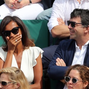 Karine Lemarchand amusée par Stéphane Plaza dans les tribunes lors des internationaux de France de Roland-Garros à Paris, le 4 juin 2017. © Dominique Jacovides-Cyril Moreau/Bestimage