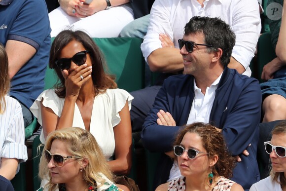 Karine Lemarchand amusée par Stéphane Plaza dans les tribunes lors des internationaux de France de Roland-Garros à Paris, le 4 juin 2017. © Dominique Jacovides-Cyril Moreau/Bestimage