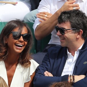 Karine Lemarchand souriante au côté de Stéphane Plaza dans les tribunes lors des internationaux de France de Roland-Garros à Paris, le 4 juin 2017. © Dominique Jacovides-Cyril Moreau/Bestimage