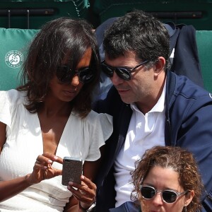 Karine Lemarchand et Stéphane Plaza, duo complice dans les tribunes lors des internationaux de France de Roland-Garros à Paris, le 4 juin 2017. © Dominique Jacovides-Cyril Moreau/Bestimage