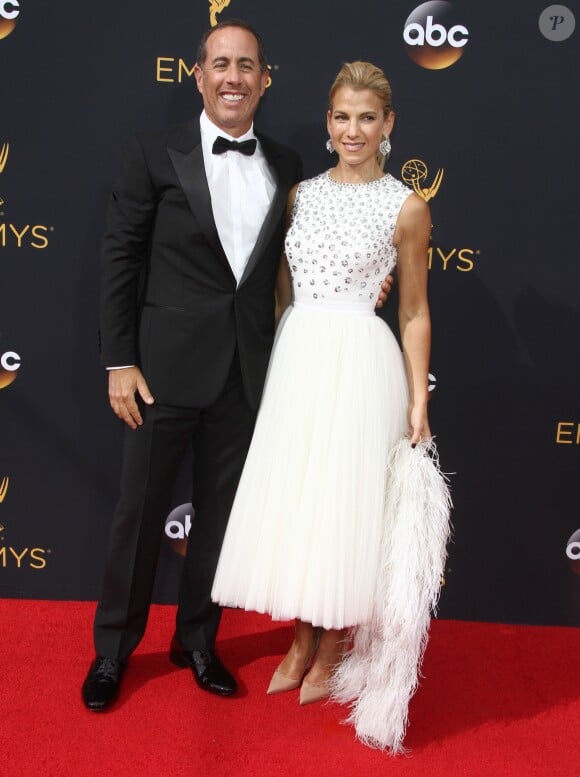 Jerry Seinfeld et sa femme Jessica Seinfeld - 68ème cérémonie des Emmy Awards au Microsoft Theater à Los Angeles, le 18 septembre 2016.
