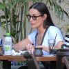 Exclusif - Demi Moore est allée déjeuner avec une amie à The Grove à Hollywood, le 27 avril 2017
