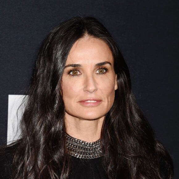 Demi Moore - People au défilé Saint-Laurent à Hollywood le 10 février 2016.