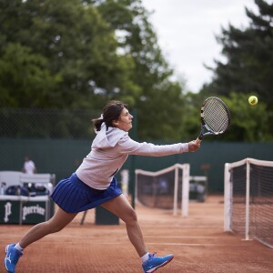 Estelle Denis lors de la deuxième journée du Trophée des Personnalités de Roland-Garros le 7 juin 2017.