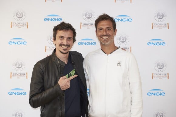 Arnaud Tsamère et Grégory Ascher lors de la deuxième journée du Trophée des Personnalités de Roland-Garros le 7 juin 2017.