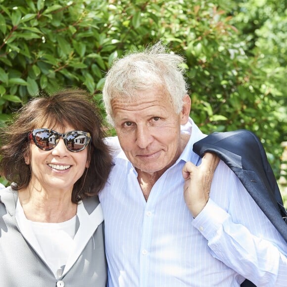 Stéphanie Fugain et Patrick Poivre d'Arvor lors de la troisième journée du Trophée des Personnalités de Roland-Garros le 8 juin 2017.