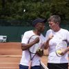 Sylvain Wiltord et Philippe Caroit lors de la troisième journée du Trophée des Personnalités de Roland-Garros le 8 juin 2017.