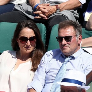 Pierre Sled et sa compagne dans les tribunes des Internationaux de Tennis de Roland Garros à Paris le 8 juin 2017 © Cyril Moreau-Dominique Jacovides/Bestimage