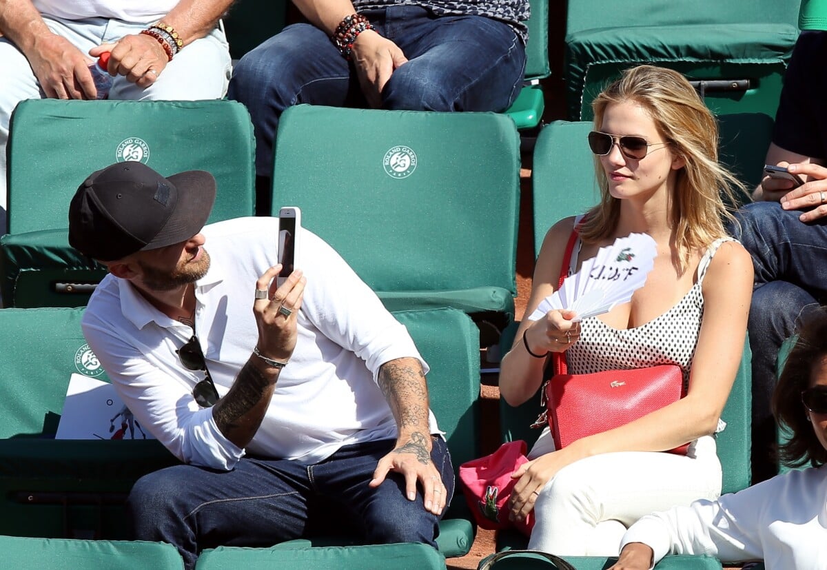 Photo : Margot Bancilhon et son compagnon dans les tribunes des  Internationaux de Tennis de Roland Garros à Paris le 8 juin 2017 © Cyril  Moreau-Dominique Jacovides/Bestimage C - Purepeople