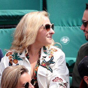 Marilou Berry et son compagnon - Les célébrités dans les tribunes lors des internationaux de France de Roland-Garros à Paris, le 4 juin 2017. © Dominique Jacovides-Cyril Moreau/Bestimage