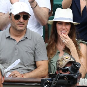 Arthur (Jacques Essebag) et sa compagne Mareva Galanter dans les tribunes lors de la finale homme des Internationaux de Tennis de Roland-Garros à Paris, le 11 juin 2017. © Jacovides-Moreau/Bestimage