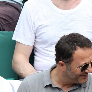 Arthur (Jacques Essebag) et sa compagne Mareva Galanter dans les tribunes lors de la finale homme des Internationaux de Tennis de Roland-Garros à Paris, le 11 juin 2017. © Jacovides-Moreau/Bestimage