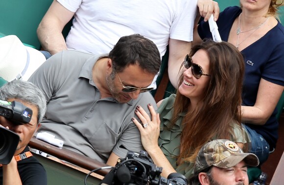 Arthur (Jacques Essebag) et sa compagne Mareva Galanter dans les tribunes lors de la finale homme des Internationaux de Tennis de Roland-Garros à Paris, le 11 juin 2017. © Jacovides-Moreau/Bestimage