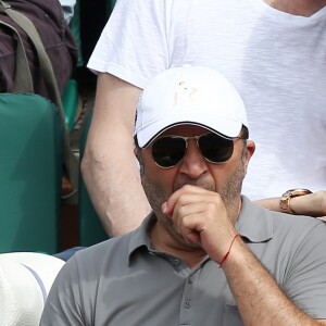 Arthur (Jacques Essebag) et sa compagne Mareva Galanter dans les tribunes lors de la finale homme des Internationaux de Tennis de Roland-Garros à Paris, le 11 juin 2017. © Jacovides-Moreau/Bestimage