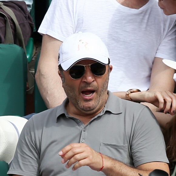 Arthur (Jacques Essebag) et sa compagne Mareva Galanter dans les tribunes lors de la finale homme des Internationaux de Tennis de Roland-Garros à Paris, le 11 juin 2017. © Jacovides-Moreau/Bestimage