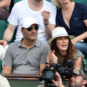 Arthur (Jacques Essebag) et sa compagne Mareva Galanter dans les tribunes lors de la finale homme des Internationaux de Tennis de Roland-Garros à Paris, le 11 juin 2017. © Jacovides-Moreau/Bestimage