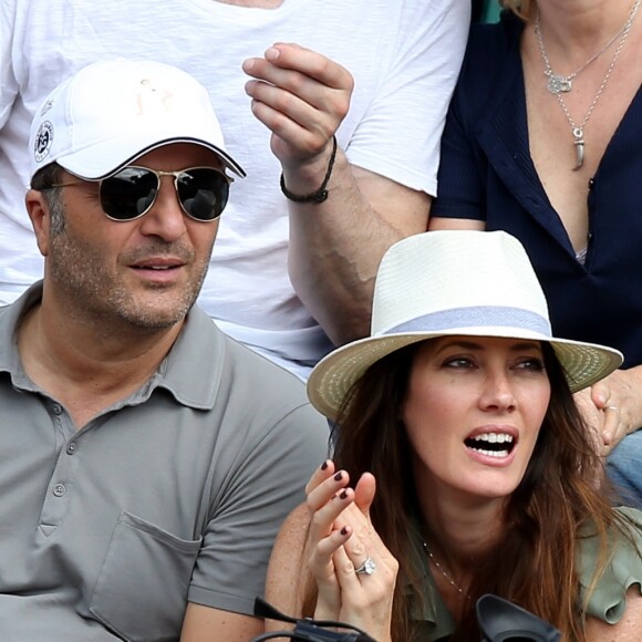 Arthur (Jacques Essebag) et sa compagne Mareva Galanter dans les tribunes lors de la finale homme des Internationaux de Tennis de Roland-Garros à Paris, le 11 juin 2017. © Jacovides-Moreau/Bestimage