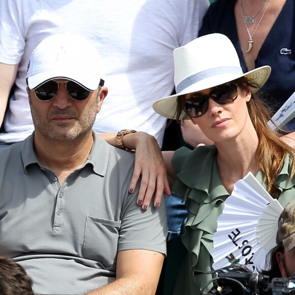 Arthur (Jacques Essebag) et sa compagne Mareva Galanter dans les tribunes lors de la finale homme des Internationaux de Tennis de Roland-Garros à Paris, le 11 juin 2017. © Jacovides-Moreau/Bestimage