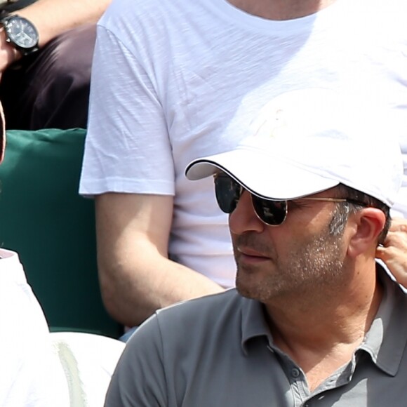 Arthur (Jacques Essebag) et sa compagne Mareva Galanter dans les tribunes lors de la finale homme des Internationaux de Tennis de Roland-Garros à Paris, le 11 juin 2017. © Jacovides-Moreau/Bestimage