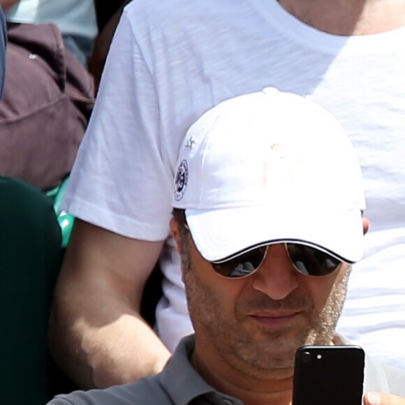 Arthur (Jacques Essebag) et sa compagne Mareva Galanter dans les tribunes lors de la finale homme des Internationaux de Tennis de Roland-Garros à Paris, le 11 juin 2017. © Jacovides-Moreau/Bestimage