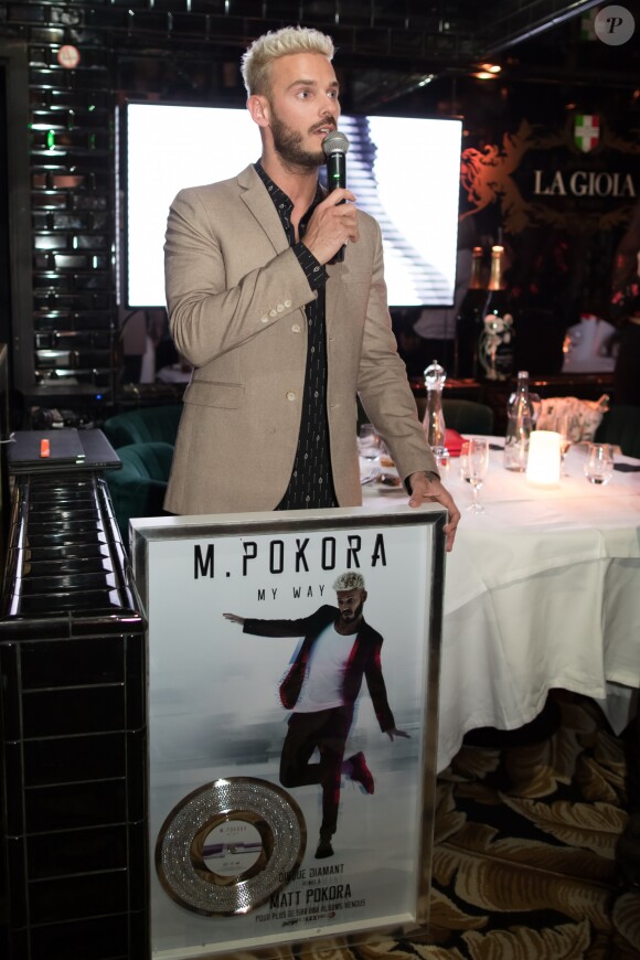 Exclusif - Matt Pokora (M. Pokora) reçoit son disque de diamant (500.000 albums) au restaurant la "Gioia" à Paris, le 10 mai 2017. © Rachid Bellak/Bestimage
