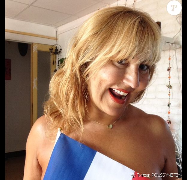 Marie-Paule de "L'amour est dans le pré 2014" pote dénudée pour soutenir les Bleus lors de la coupe d'Europe de football. Juin 2016.