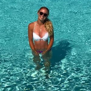 La joueuse de tennis danoise Caroline Wozniacki en vacances en Sardaigne, juin 2017.