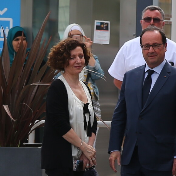 Exclusif - L'ancien président de la république François Hollande s'est rendu à 7h30 à l'hôpital de La Fontonne à Antibes ou son frère aîné Philippe est décédé d'un cancer le 18 mai 2017.